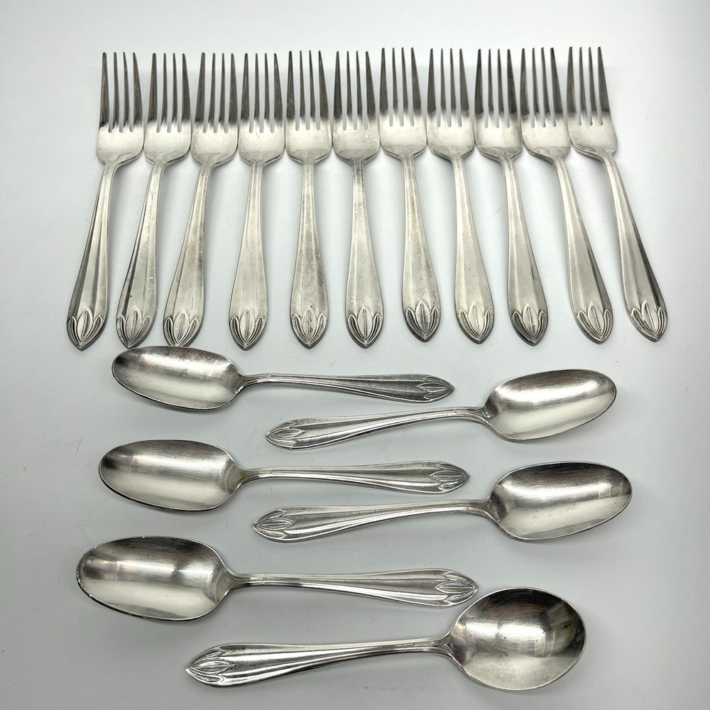 International Silver Lotus Pattern Flatware Set Of 17‎ Piece Silverplate Korea